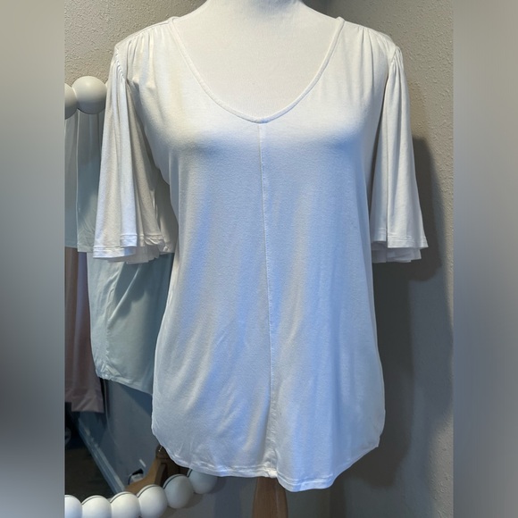DownEast Tops - DOWN EAST white top size medium new with tag butterfly sleeves pleated